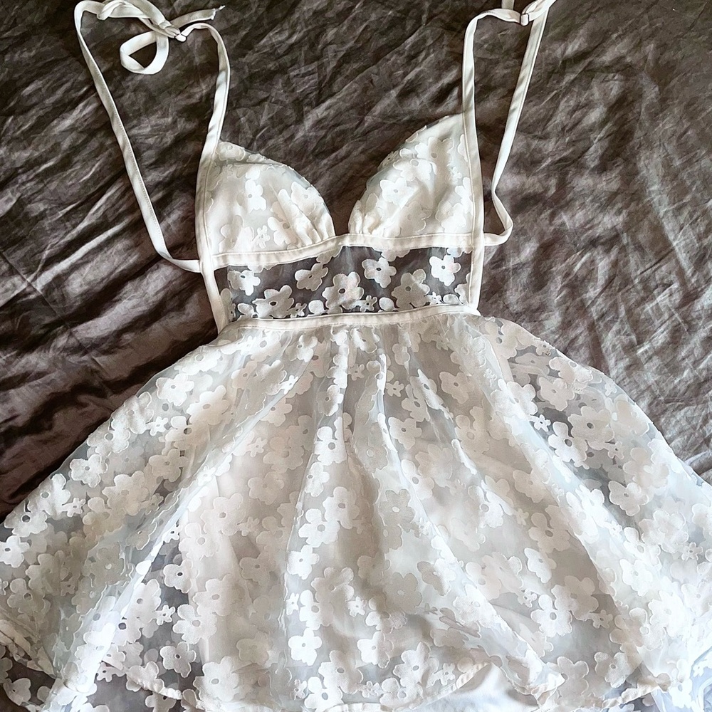 WHITE FLORAL BACKLESS TIE DRESS,ELASTIC WAIST BAND, SHEER SECTIONS